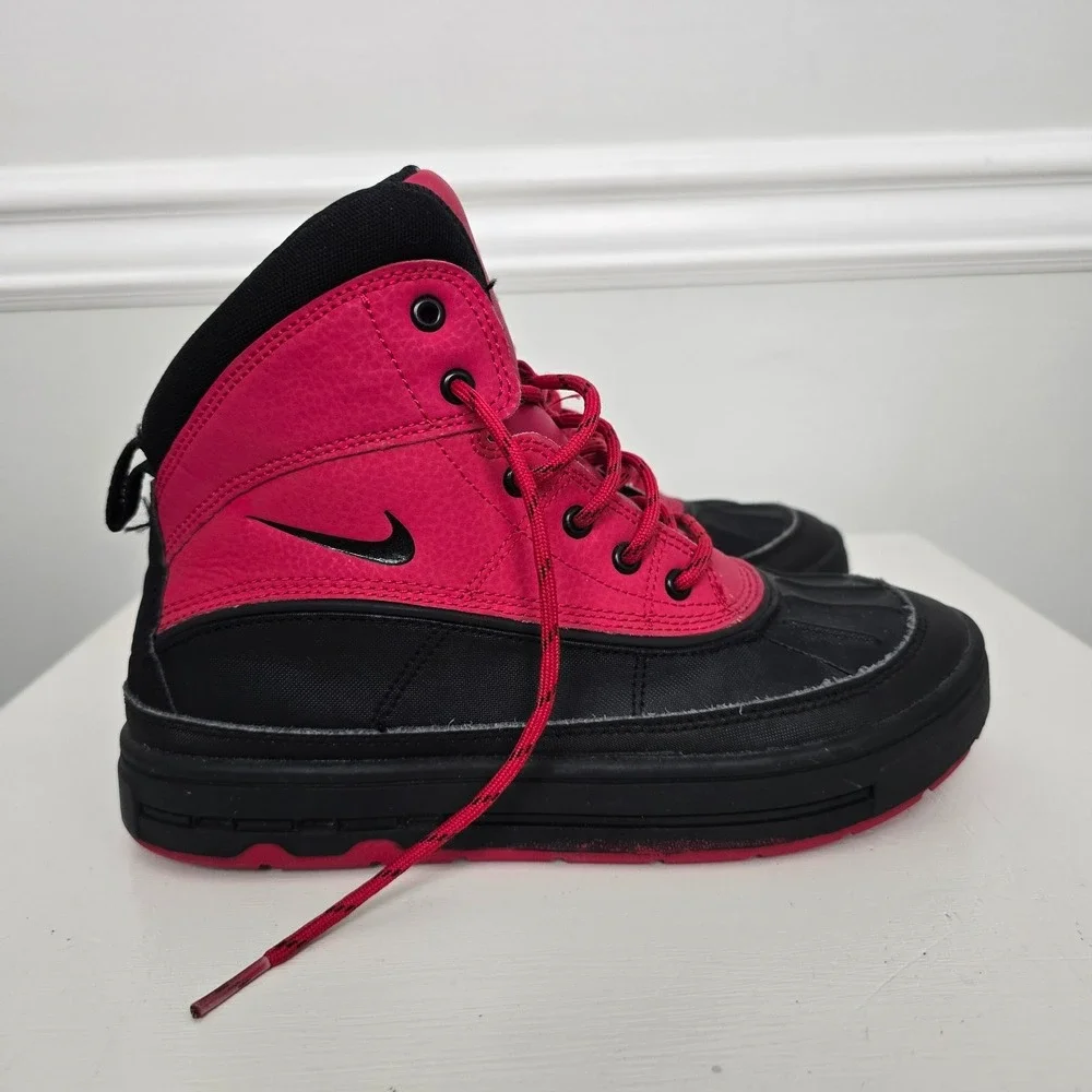 Nike ACG Youth Woodside II High Distance Duck Boots Sz 5Y Red/Black Winter Snow